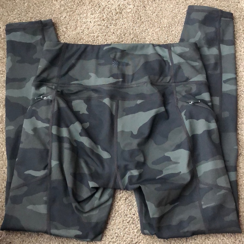 Athleta Camo 7/8 Tight size XS (black olive)
